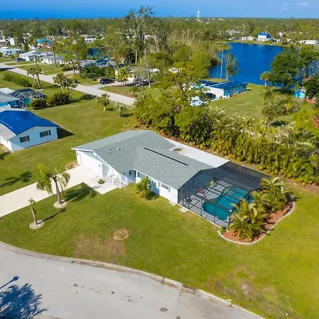 Villa Salt Water Heated Pool In Englewood